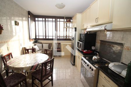 Casa de condomínio à venda com 367m², 4 quartos e 2 vagasCozinha