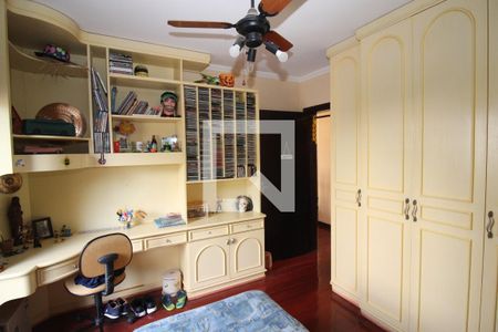 Casa de condomínio à venda com 367m², 4 quartos e 2 vagasQuarto 1