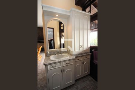 Casa de condomínio à venda com 367m², 4 quartos e 2 vagasBanheiro 1