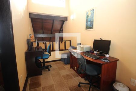 Casa de condomínio à venda com 367m², 4 quartos e 2 vagasEscritório