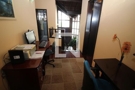 Casa de condomínio à venda com 367m², 4 quartos e 2 vagasEscritório