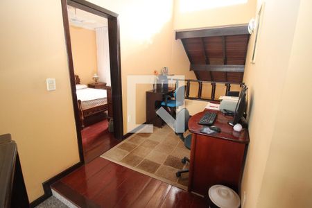 Casa de condomínio à venda com 367m², 4 quartos e 2 vagasEscritório