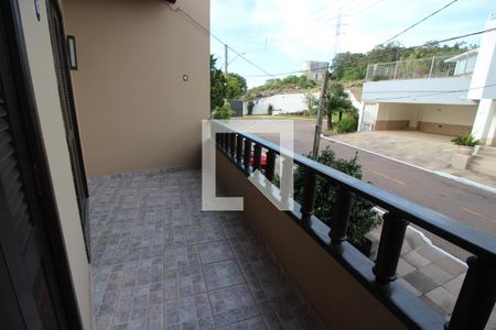 Casa de condomínio à venda com 367m², 4 quartos e 2 vagasSacada do Quarto 1