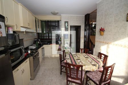 Casa de condomínio à venda com 367m², 4 quartos e 2 vagasCozinha