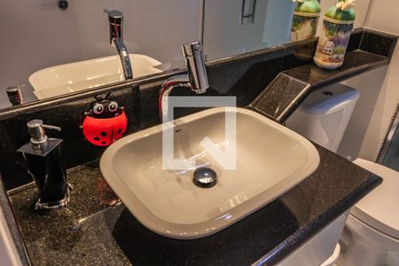 Apartamento à venda com 87m², 3 quartos e 2 vagasDetalhe do Banheiro Social