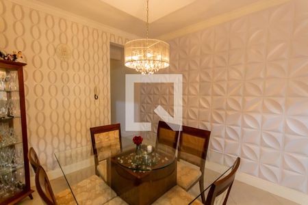 Casa à venda com 200m², 4 quartos e 2 vagas Casa à venda com 200m², 4 quartos e 2 vagasSala de Jantar