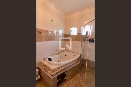 Casa à venda com 200m², 4 quartos e 2 vagas Casa à venda com 200m², 4 quartos e 2 vagasBanheiro da Suíte