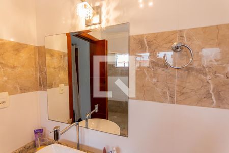 Casa à venda com 200m², 4 quartos e 2 vagas Casa à venda com 200m², 4 quartos e 2 vagasEspelho