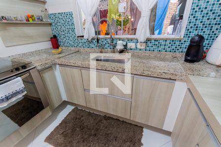 Casa à venda com 200m², 4 quartos e 2 vagas Casa à venda com 200m², 4 quartos e 2 vagasArmário