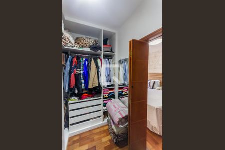 Casa à venda com 200m², 4 quartos e 2 vagas Casa à venda com 200m², 4 quartos e 2 vagasCloset