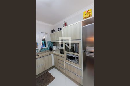 Casa à venda com 200m², 4 quartos e 2 vagas Casa à venda com 200m², 4 quartos e 2 vagasArmário