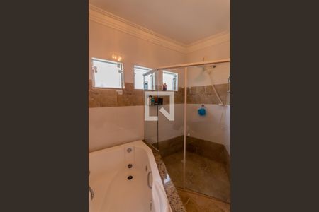 Casa à venda com 200m², 4 quartos e 2 vagas Casa à venda com 200m², 4 quartos e 2 vagasBanheiro da Suíte