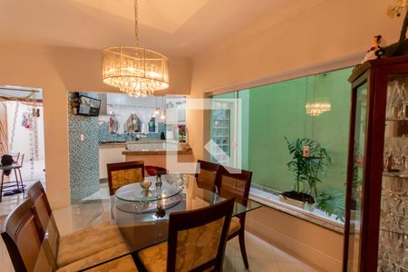 Casa à venda com 200m², 4 quartos e 2 vagas Casa à venda com 200m², 4 quartos e 2 vagasSala de Jantar