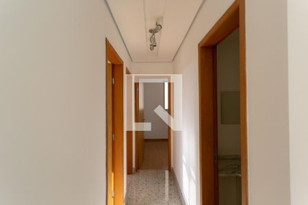 Corredor de apartamento à venda com 3 quartos, 80m² em Planalto, Belo Horizonte