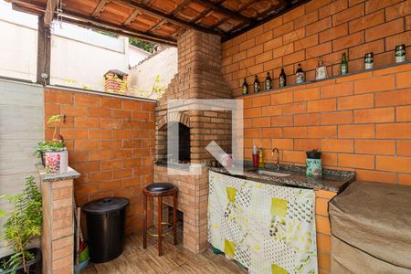 Casa à venda com 140m², 3 quartos e 2 vagas Casa à venda com 140m², 3 quartos e 2 vagasÁrea de Serviço e Churrasqueira