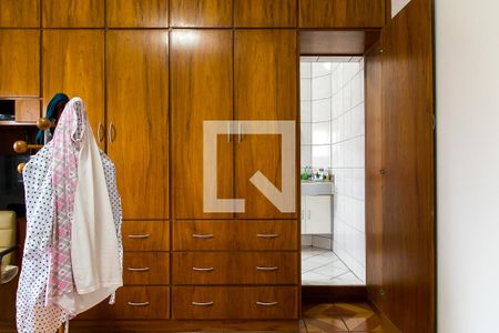 Casa à venda com 140m², 5 quartos e 4 vagasSuíte - Detalhe