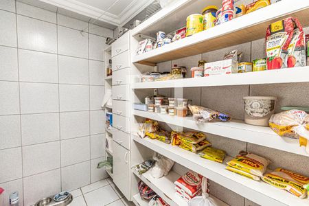 Casa à venda com 742m², 4 quartos e 2 vagasDespensa