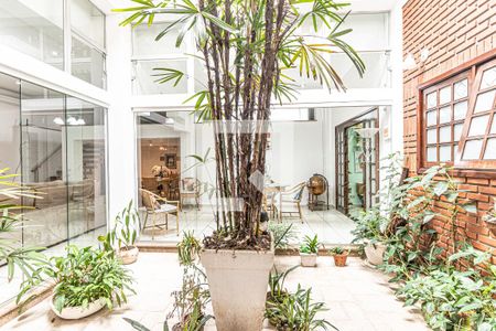 Casa à venda com 742m², 4 quartos e 2 vagasJardim de inverno