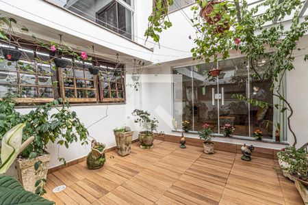 Casa à venda com 742m², 4 quartos e 2 vagasÁrea Externa