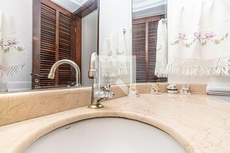 Casa à venda com 742m², 4 quartos e 2 vagasLavabo