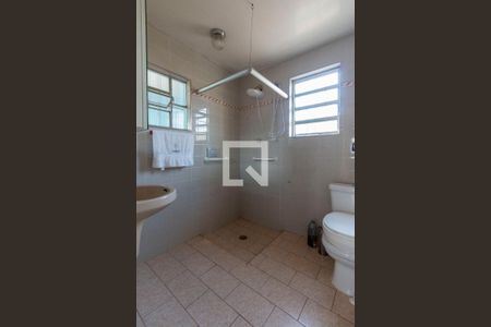 Casa à venda com 500m², 3 quartos e 3 vagas Casa à venda com 500m², 3 quartos e 3 vagasBanheiro