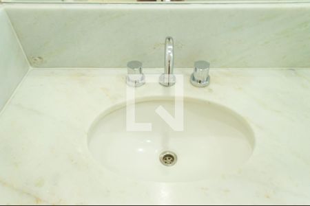 Apartamento para alugar com 60m², 2 quartos e 1 vagaBanheiro Social detalhe