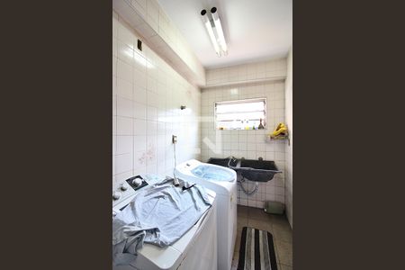 Casa à venda com 372m², 4 quartos e 4 vagasLavanderia