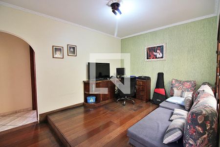 Casa à venda com 372m², 4 quartos e 4 vagasSala de TV