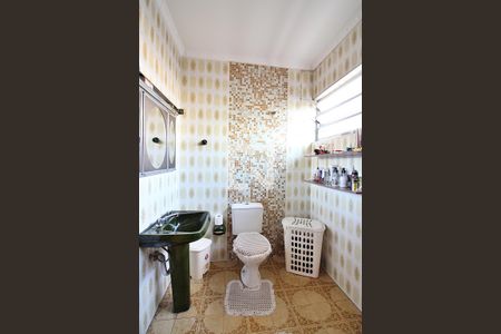 Casa à venda com 372m², 4 quartos e 4 vagasBanheiro Social 2