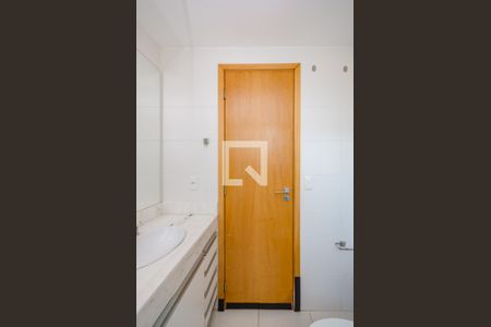 Banheiro da Suíte de apartamento para alugar com 2 quartos, 63m² em Vila da Serra, Nova Lima