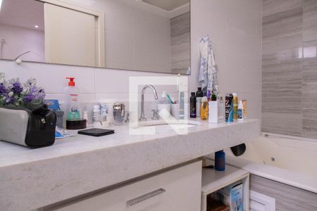 Apartamento à venda com 306m², 4 quartos e 3 vagas Apartamento à venda com 306m², 4 quartos e 3 vagasBanheiro da suíte 2