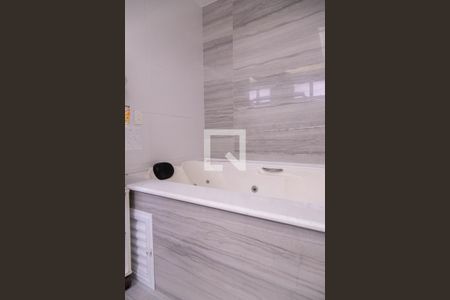 Apartamento à venda com 306m², 4 quartos e 3 vagas Apartamento à venda com 306m², 4 quartos e 3 vagasBanheiro da suíte 2