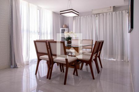 Apartamento à venda com 306m², 4 quartos e 3 vagas Apartamento à venda com 306m², 4 quartos e 3 vagasSala