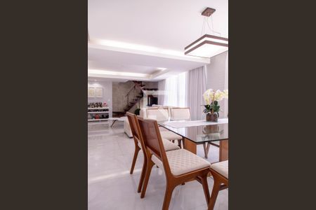 Apartamento à venda com 306m², 4 quartos e 3 vagas Apartamento à venda com 306m², 4 quartos e 3 vagasSala