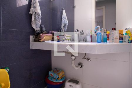 Apartamento à venda com 306m², 4 quartos e 3 vagas Apartamento à venda com 306m², 4 quartos e 3 vagasBanheiro social