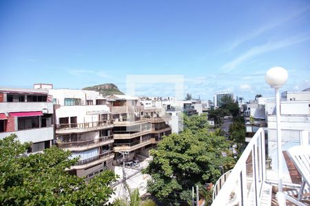 Apartamento à venda com 306m², 4 quartos e 3 vagas Apartamento à venda com 306m², 4 quartos e 3 vagasCobertura - Vista