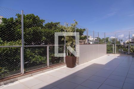 Apartamento à venda com 306m², 4 quartos e 3 vagas Apartamento à venda com 306m², 4 quartos e 3 vagasVaranda da sala