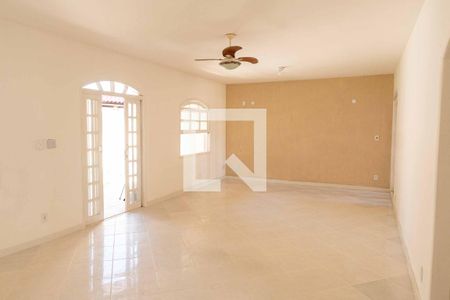 Sala de casa à venda com 3 quartos, 241m² em Piratininga, Niterói