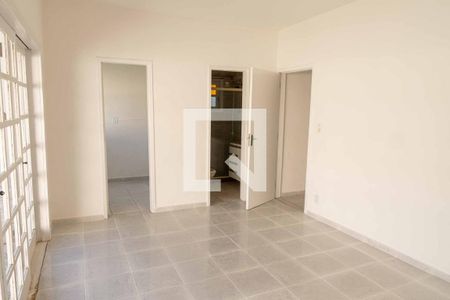 Casa à venda com 241m², 3 quartos e 3 vagasSuíte