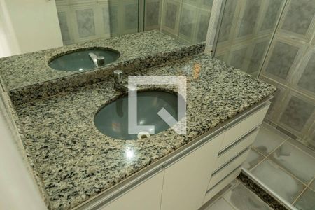 Casa à venda com 241m², 3 quartos e 3 vagasBanheiro Social