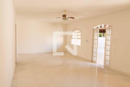 Sala de casa à venda com 3 quartos, 241m² em Piratininga, Niterói