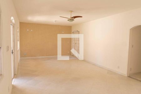 Sala de casa à venda com 3 quartos, 241m² em Piratininga, Niterói