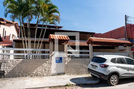 Casa à venda com 241m², 3 quartos e 3 vagasFachada