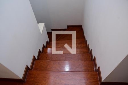 Casa para alugar com 115m², 3 quartos e 1 vagaEscada