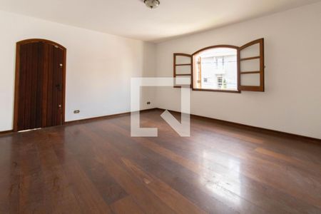 Casa para alugar com 400m², 4 quartos e 5 vagas Casa para alugar com 400m², 4 quartos e 5 vagasSuíte