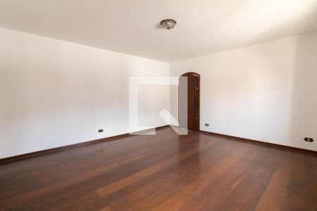 Casa para alugar com 400m², 4 quartos e 5 vagas Casa para alugar com 400m², 4 quartos e 5 vagasSuíte