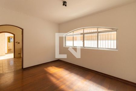 Casa para alugar com 400m², 4 quartos e 5 vagas Casa para alugar com 400m², 4 quartos e 5 vagasSala de Jantar
