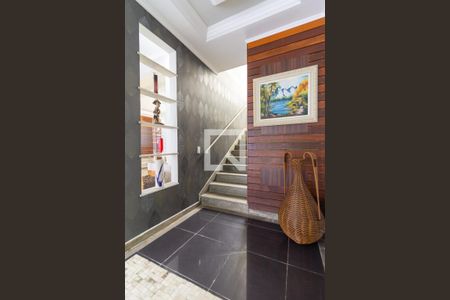 Casa para alugar com 500m², 3 quartos e 3 vagasEscada Quartos