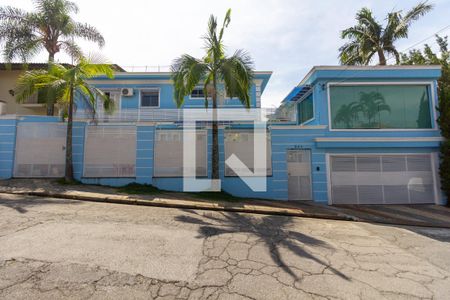 Casa para alugar com 500m², 3 quartos e 3 vagasFachada