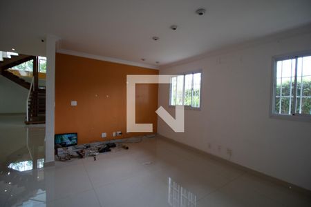 Sala de TV de casa para alugar com 5 quartos, 350m² em Vila Pirajussara, São Paulo